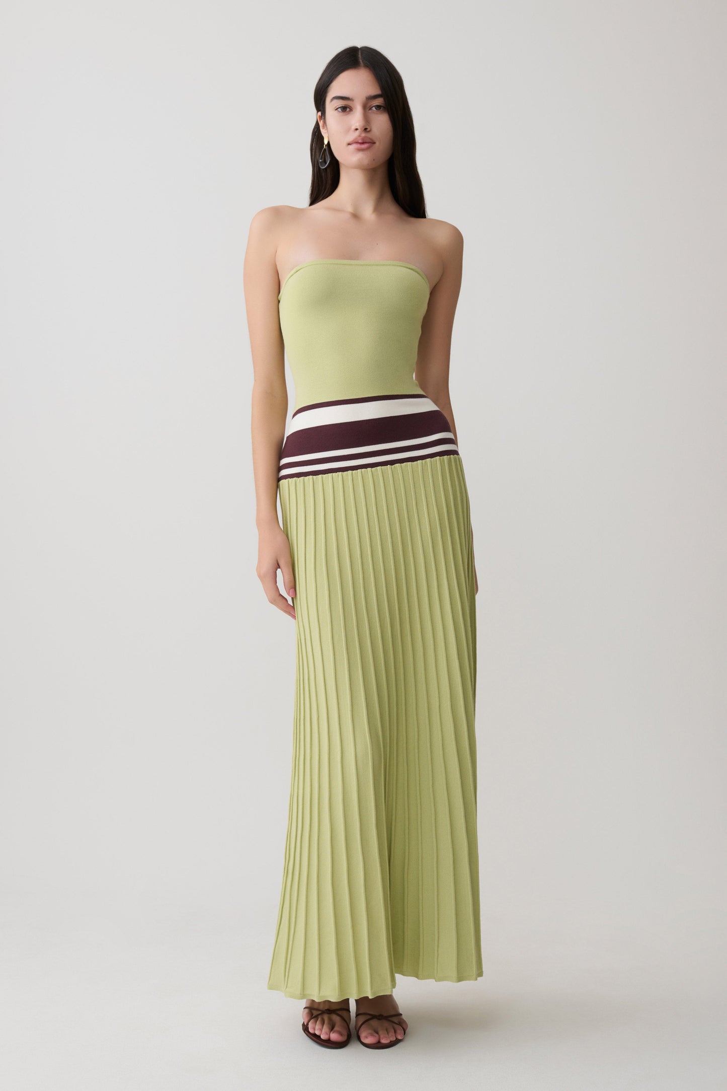 Woman wearing a ligth green strapless contrast knit maxi dress.