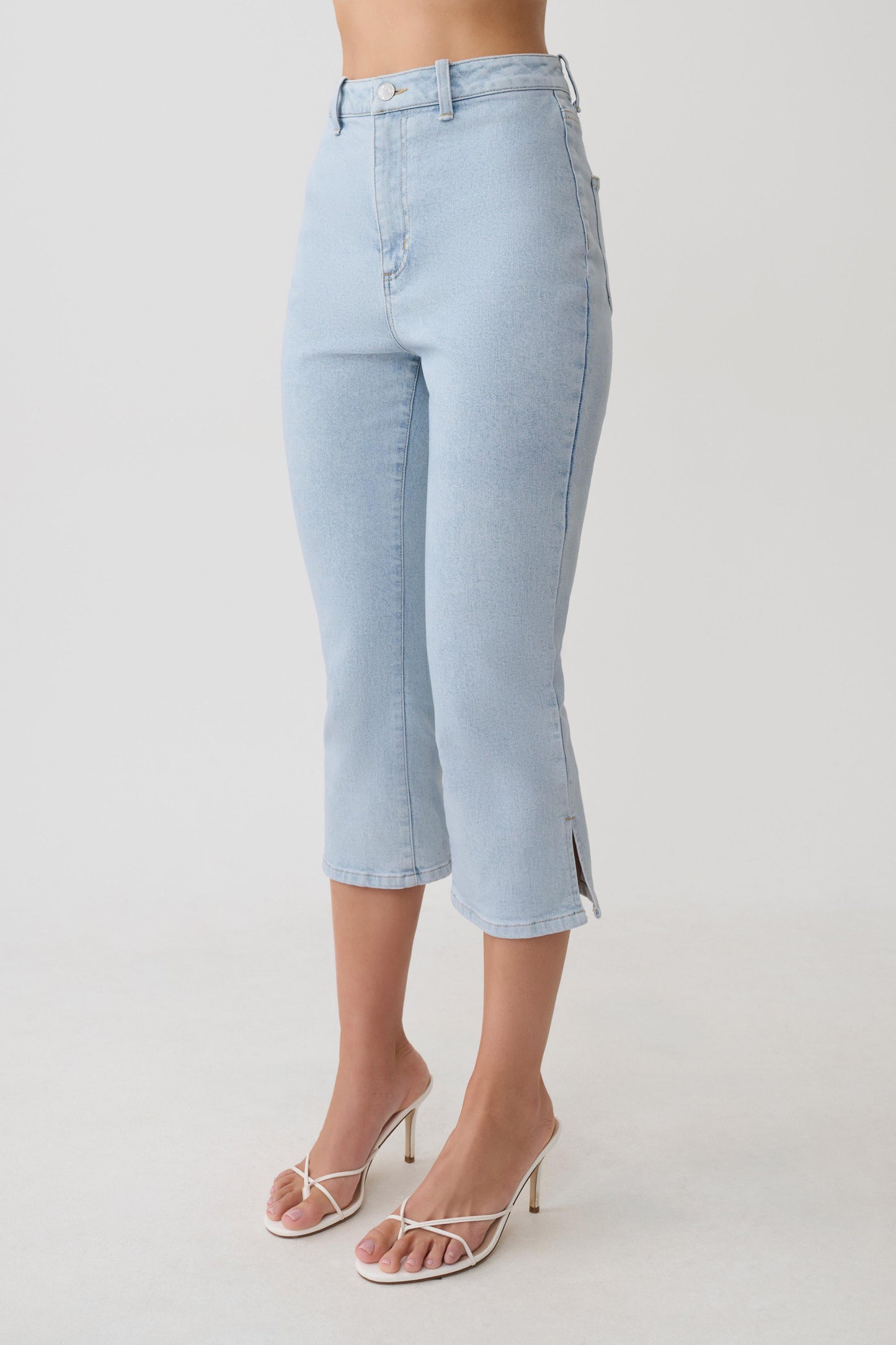 Mary Denim Capris - Light Blue