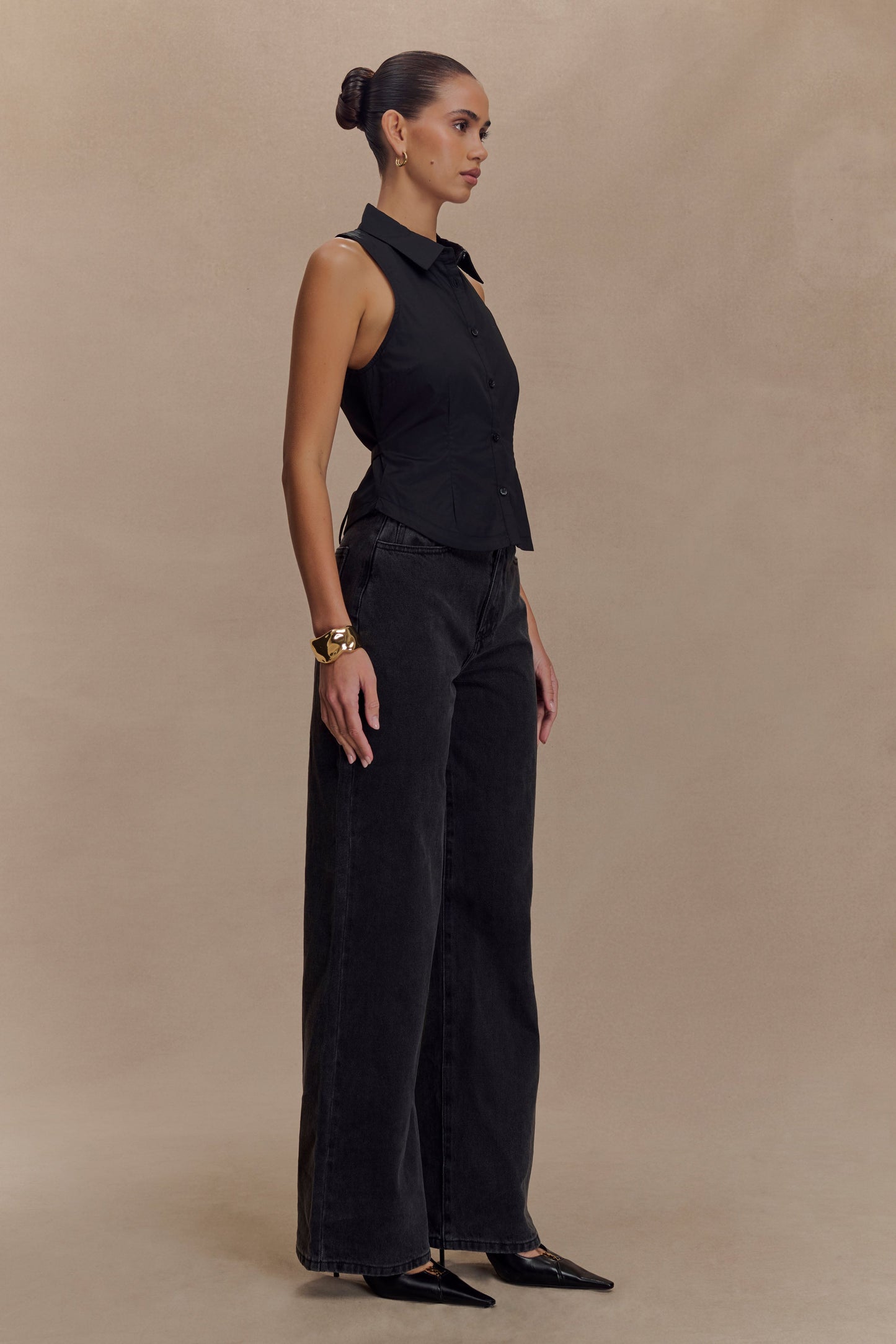 Selene Sleeveless Halter Shirt - Black