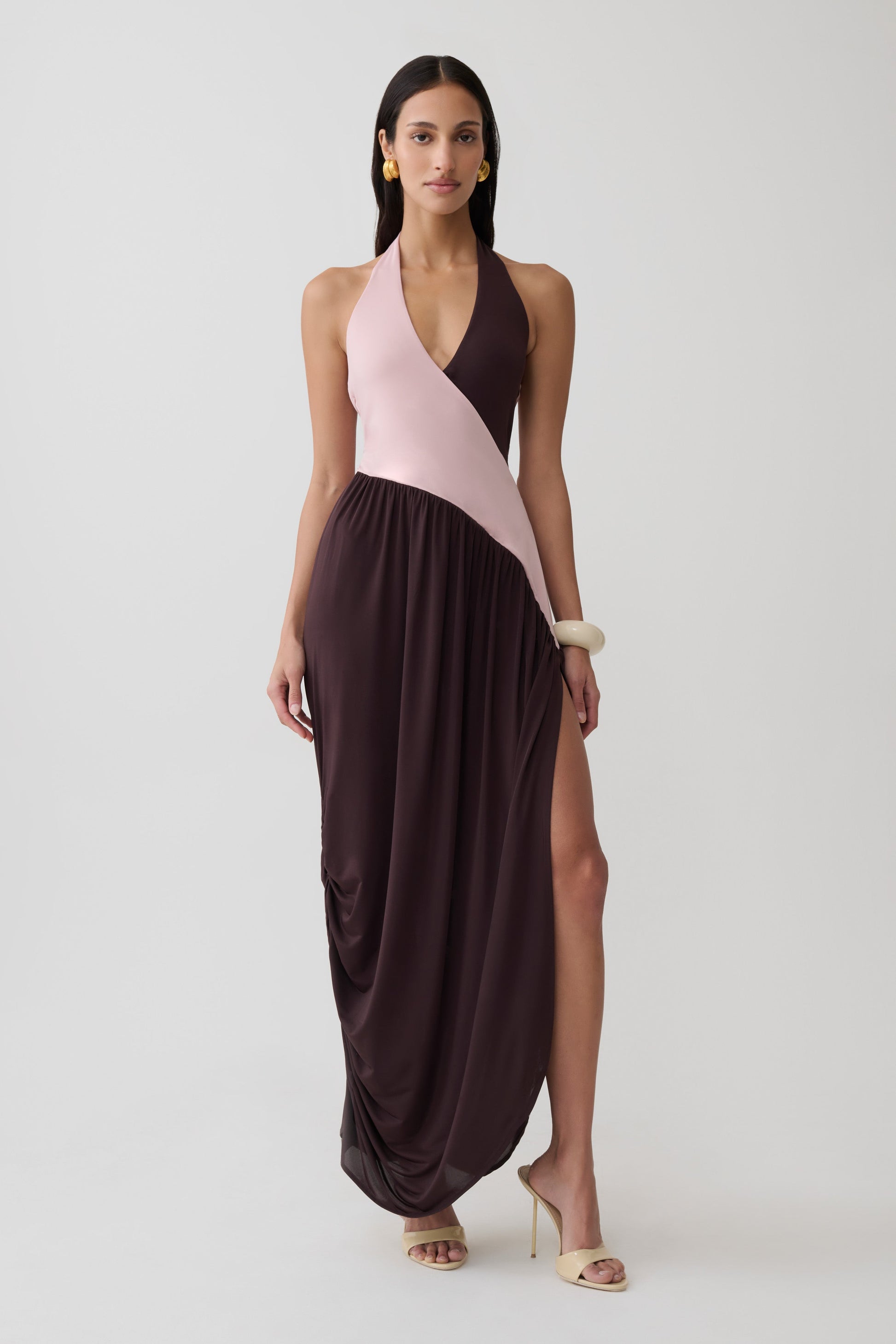 muted pink dress Nari Halter Gathered Maxi / Pink/Dark Chocolate | MESHKI PALMER OFF SHOULDER MAXI An open back and 2025 NH SPRING BREAK EDIT Größe:Einheitsgröße