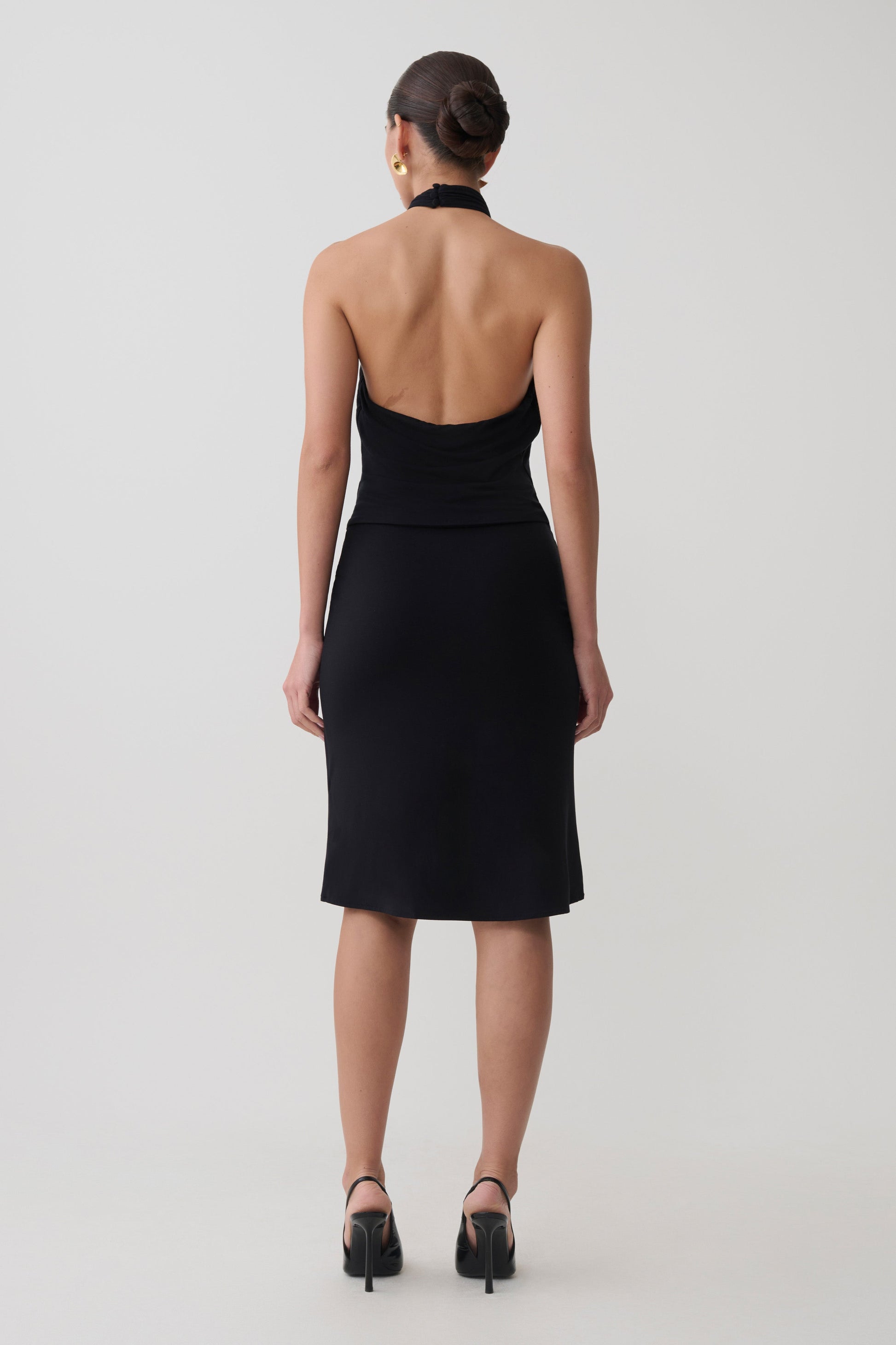 Maki Viscose Sleeveless Halter Top / Black | MESHKI