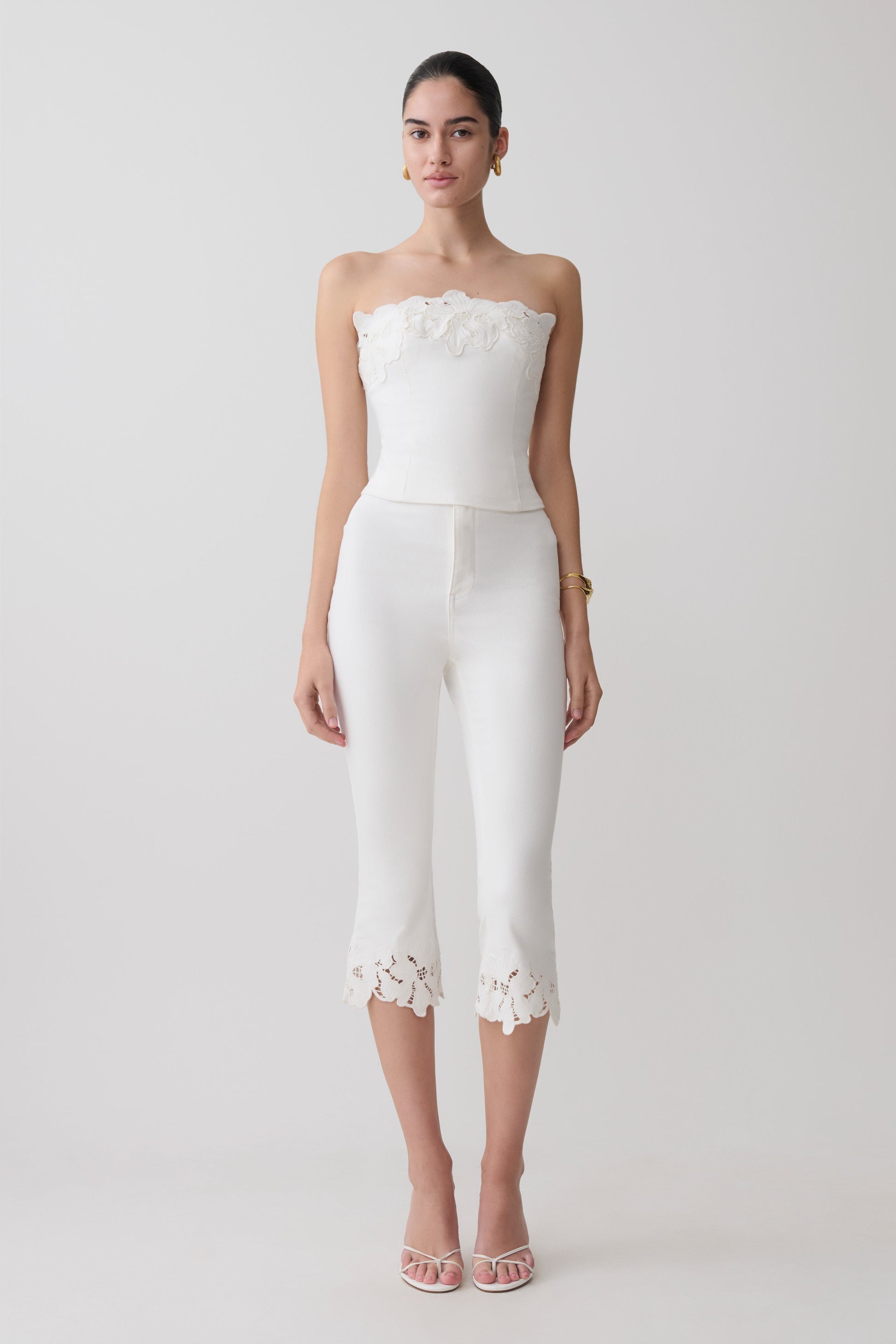 Tillie Flower Embroidery Denim Capris / White | MESHKI