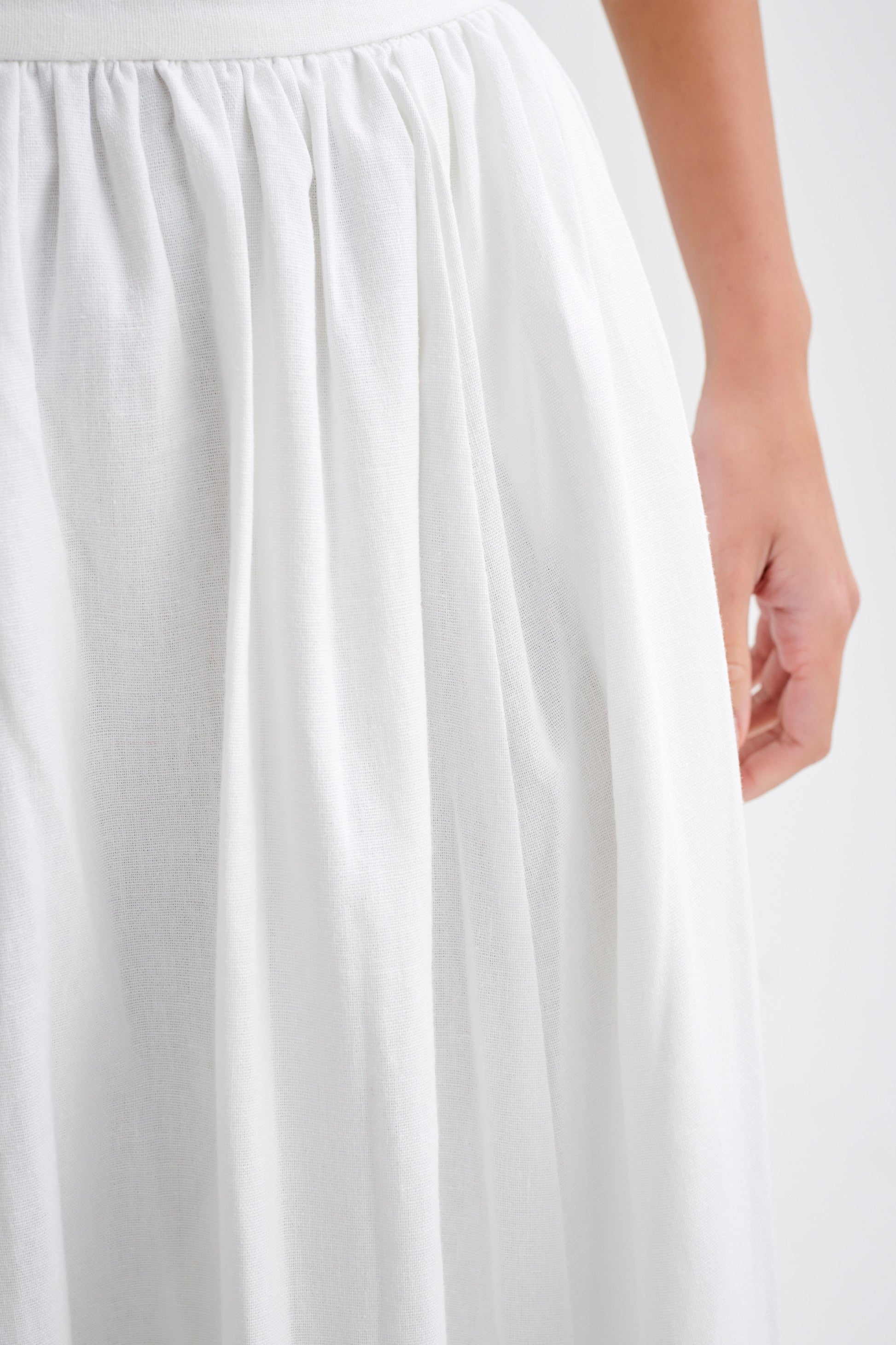 Clarence Linen A-Line Maxi Skirt - White | MESHKI US Clarence Linen A-Line Maxi Skirt - White | MESHKI US