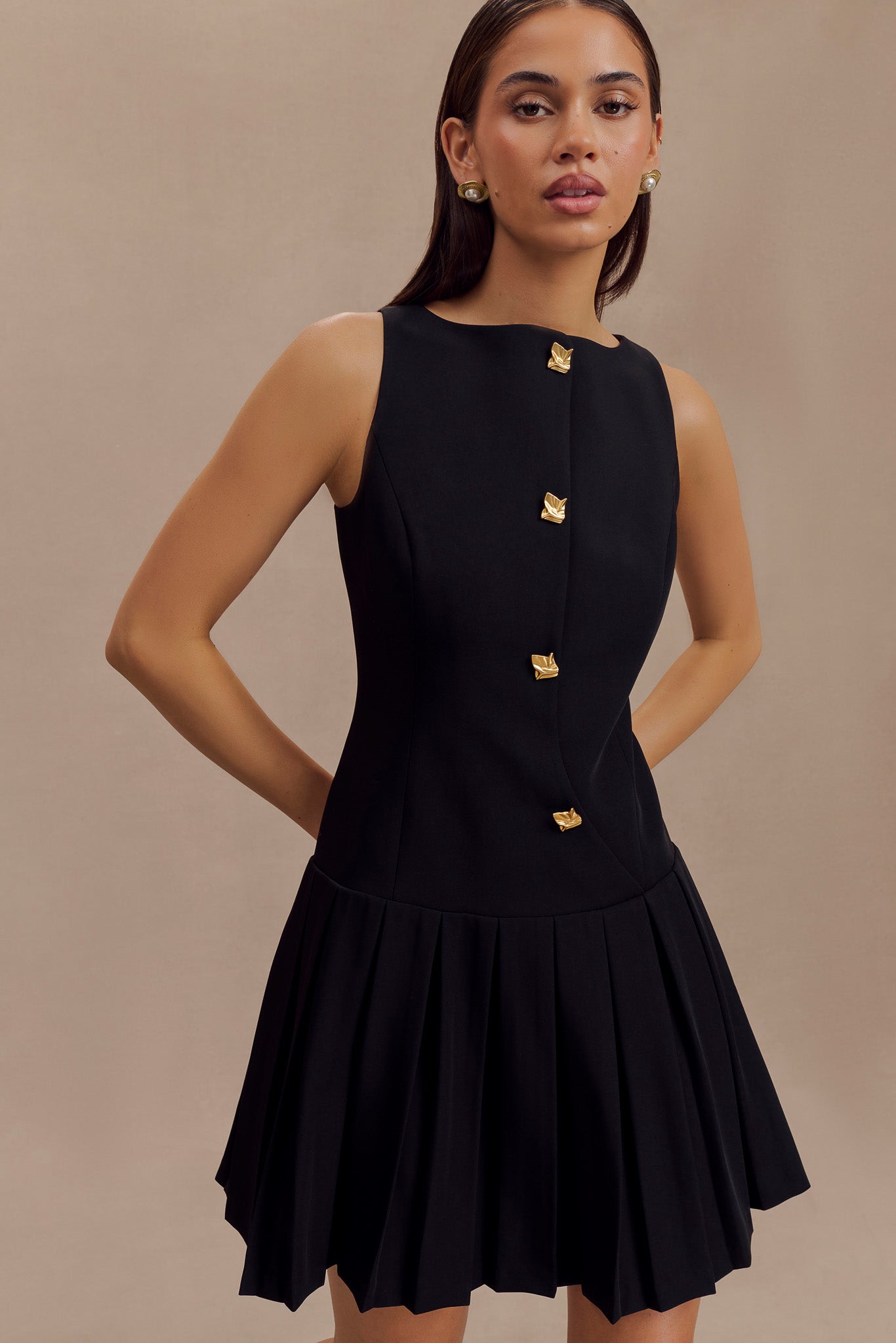 Mackenzie Sleeveless Pleated Mini Dress / Black | MESHKI