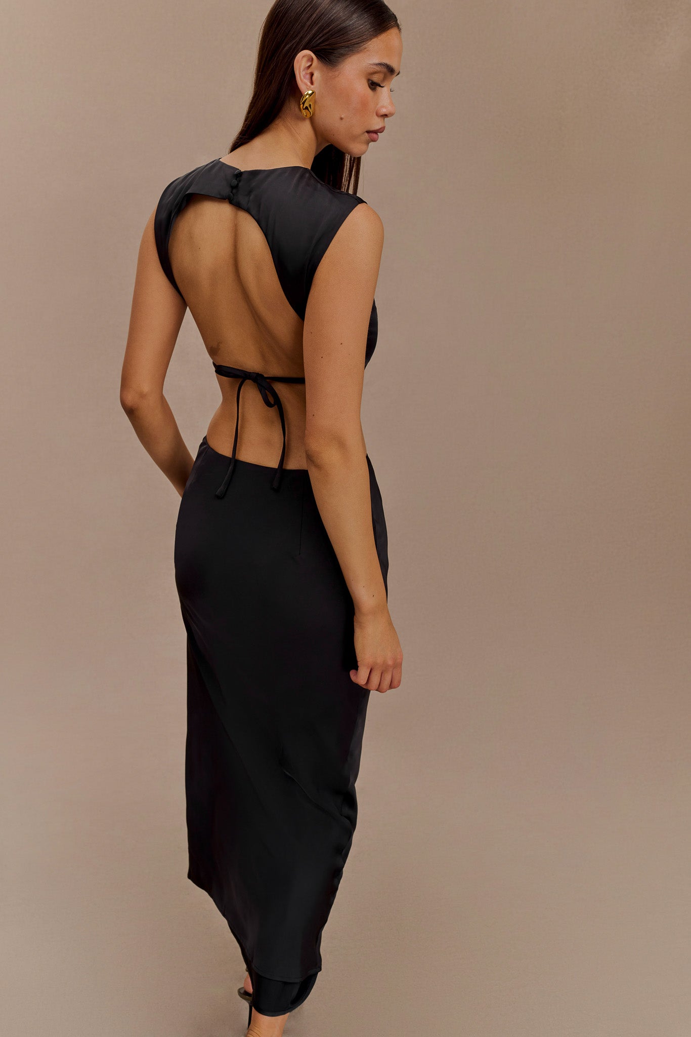 Viviana Satin Sleeveless Crop Top - Black | MESHKI US