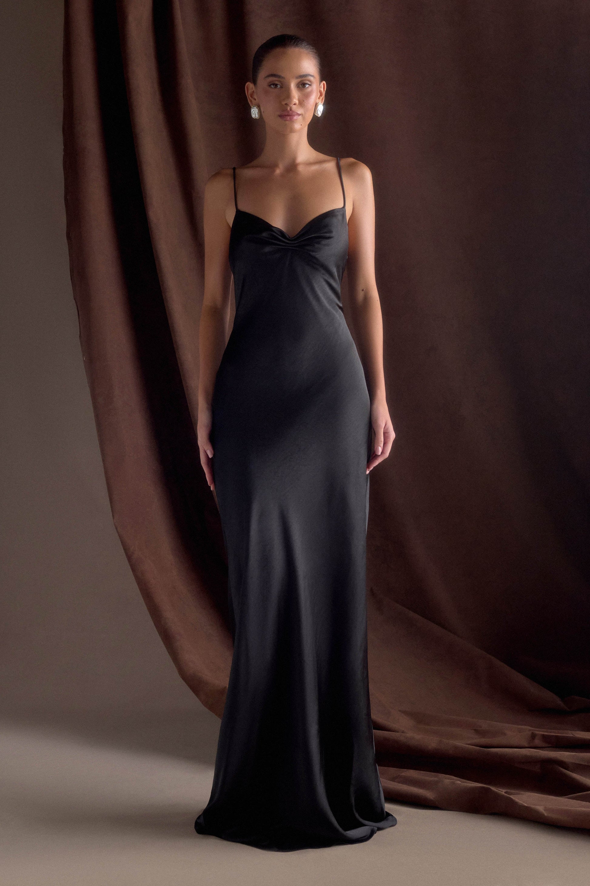 Lilly Sweetheart Satin Maxi Dress / Black | MESHKI