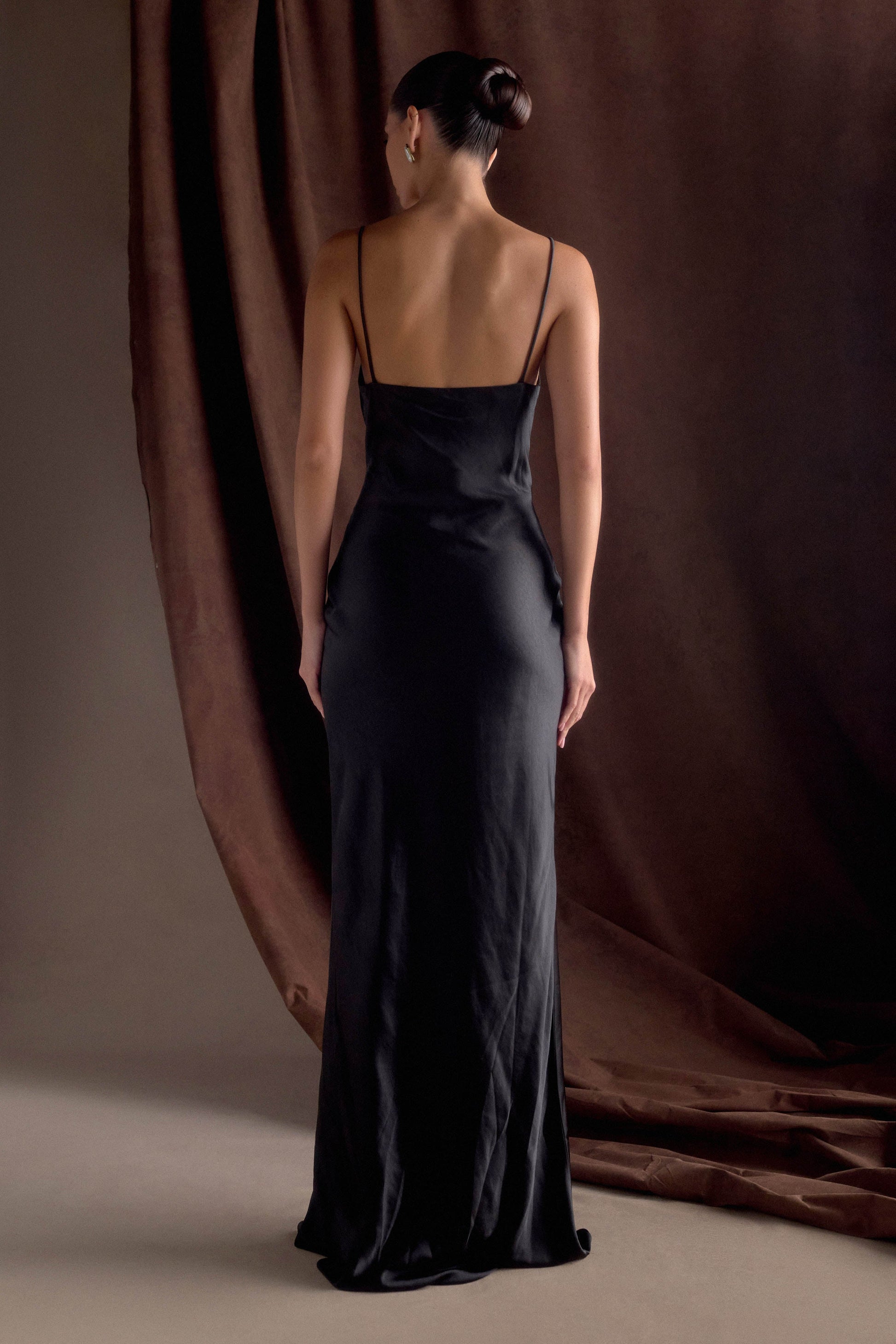 Lilly Sweetheart Satin Maxi Dress / Black | MESHKI