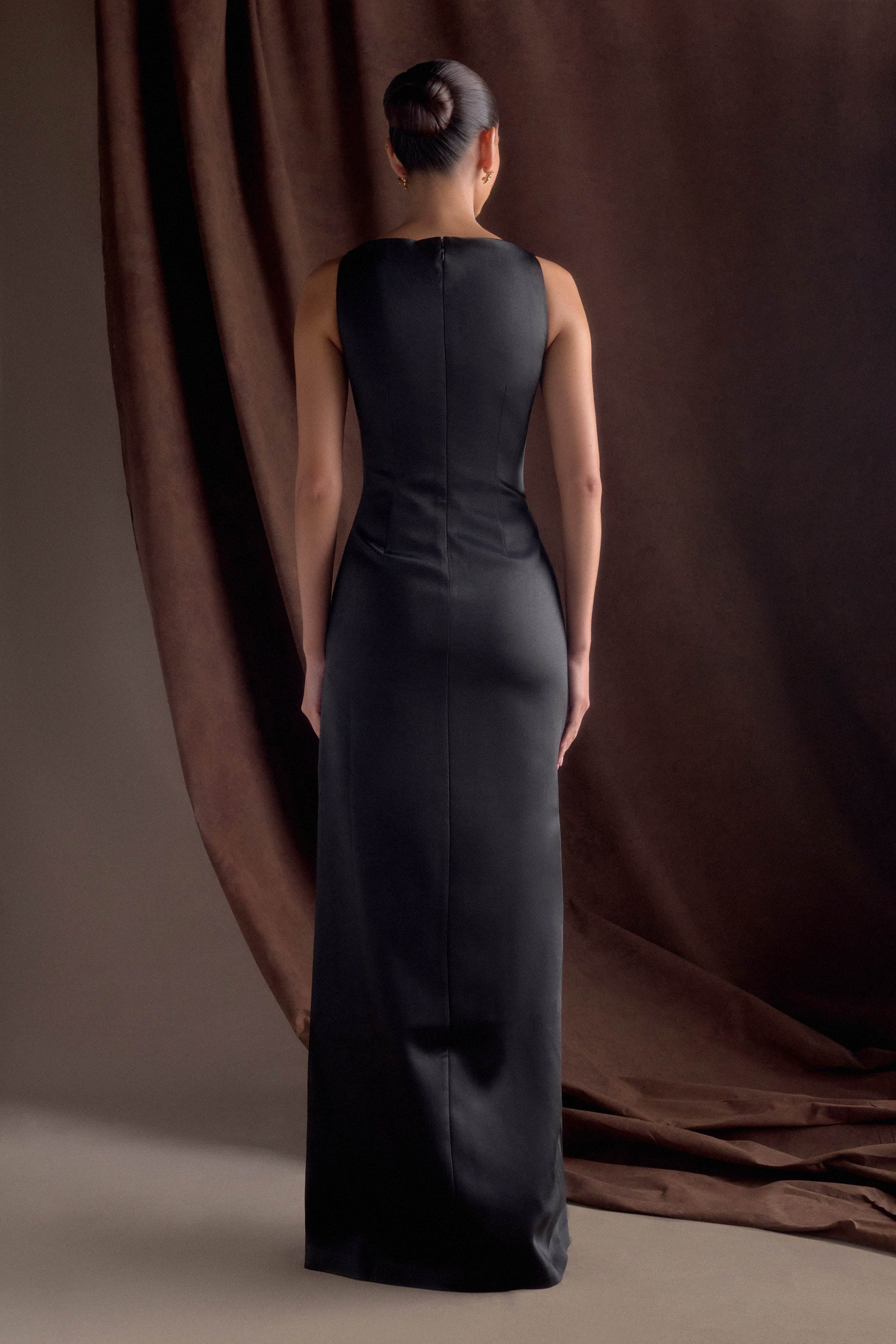 Violet Sleeveless Satin Maxi Dress / Black | MESHKI