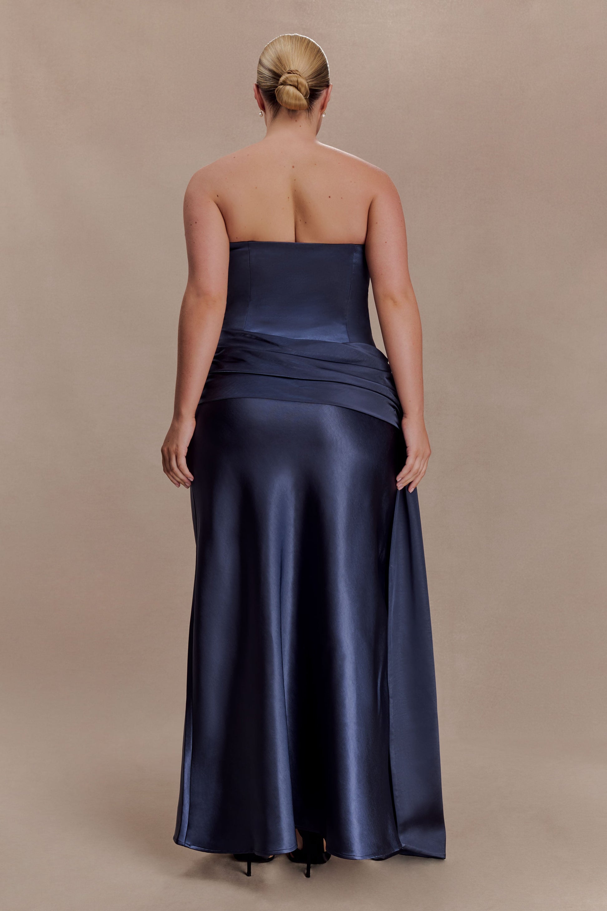 Sarah Strapless Maxi Dress With Waist Tie / Navy | MESHKI | XL Sarah Strapless Maxi Dress With Waist Tie / Navy | MESHKI | XL