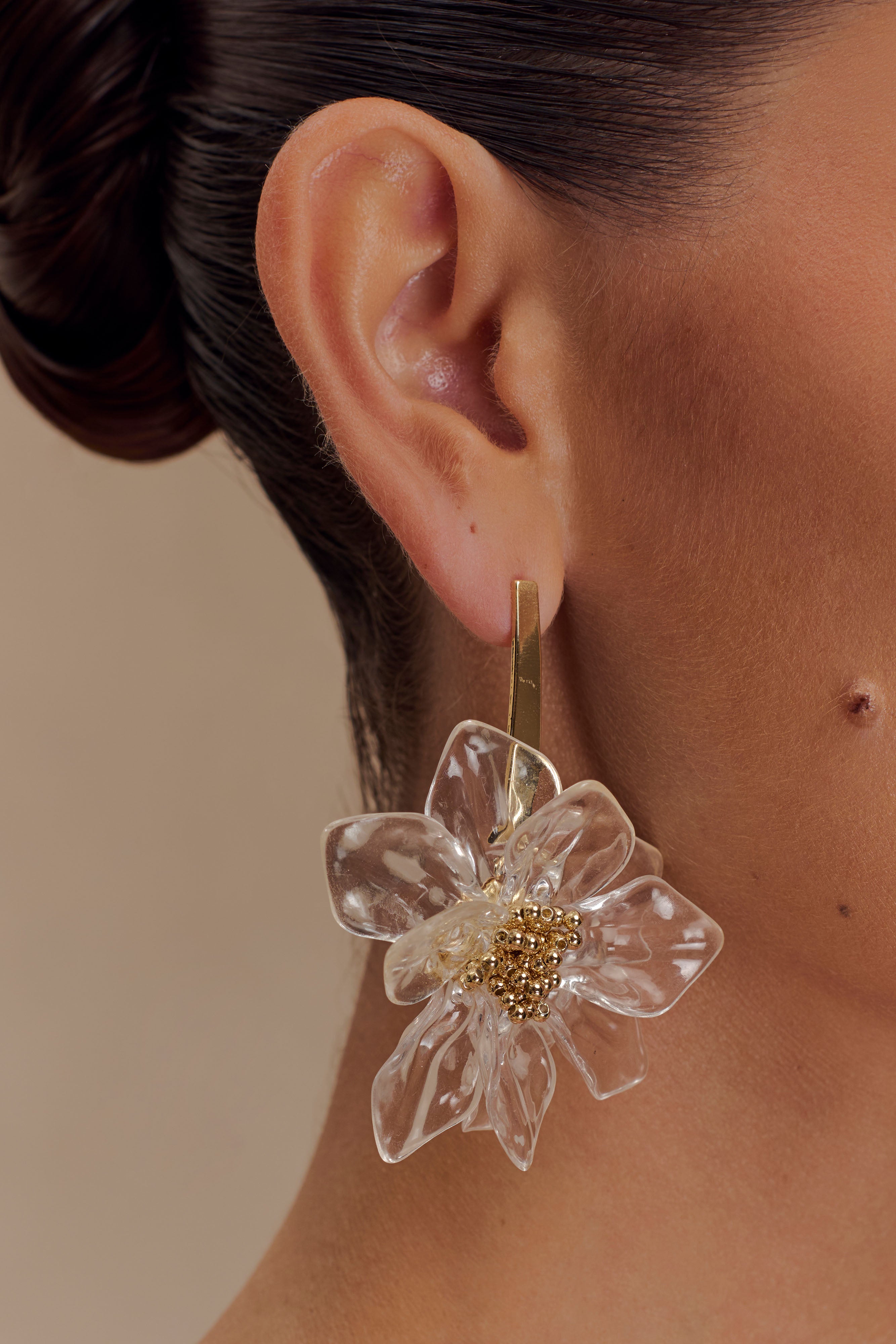 Naomi Acrylic Flower Earring - Gold | MESHKI US