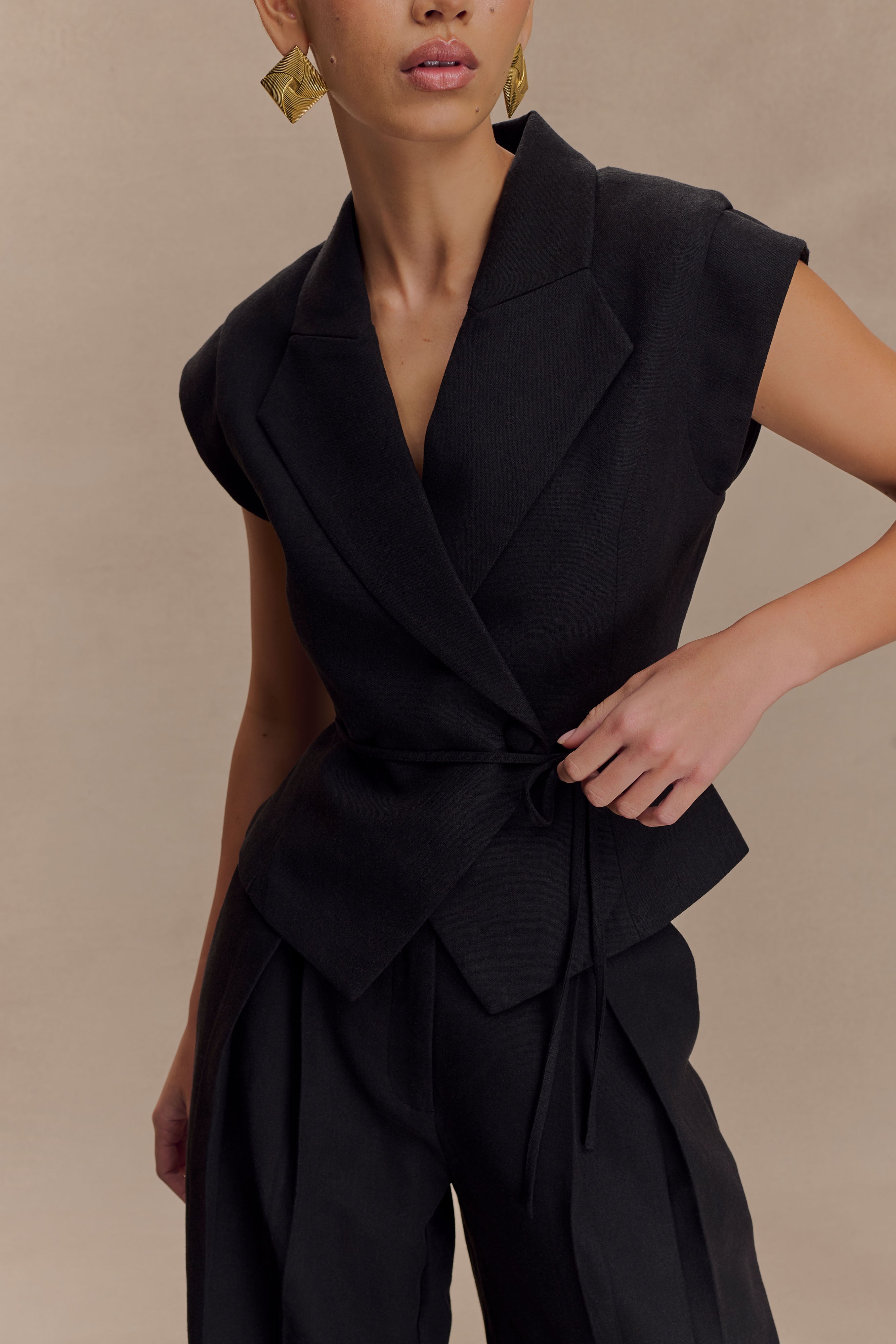 Andina Shortsleeve Linen Top - Black | MESHKI US