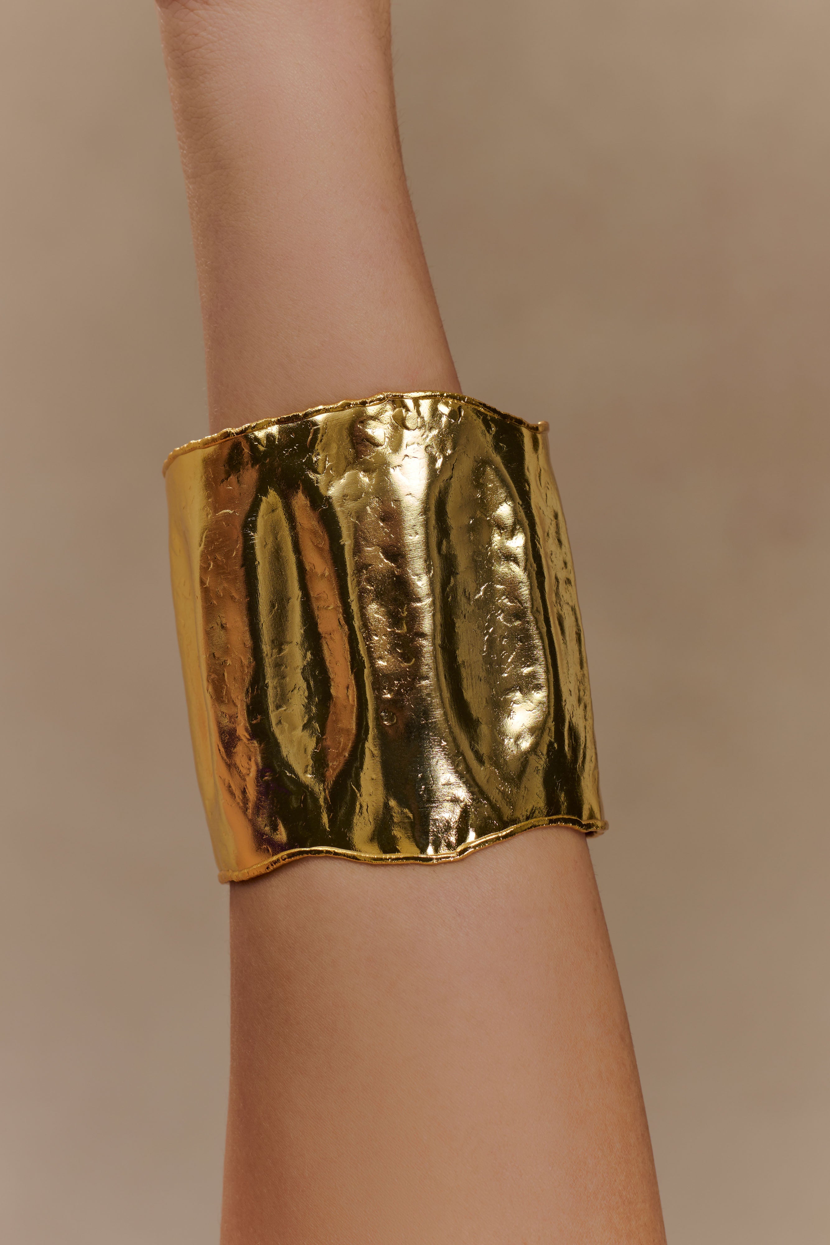 Ilania Textured Bangle - Gold | MESHKI US