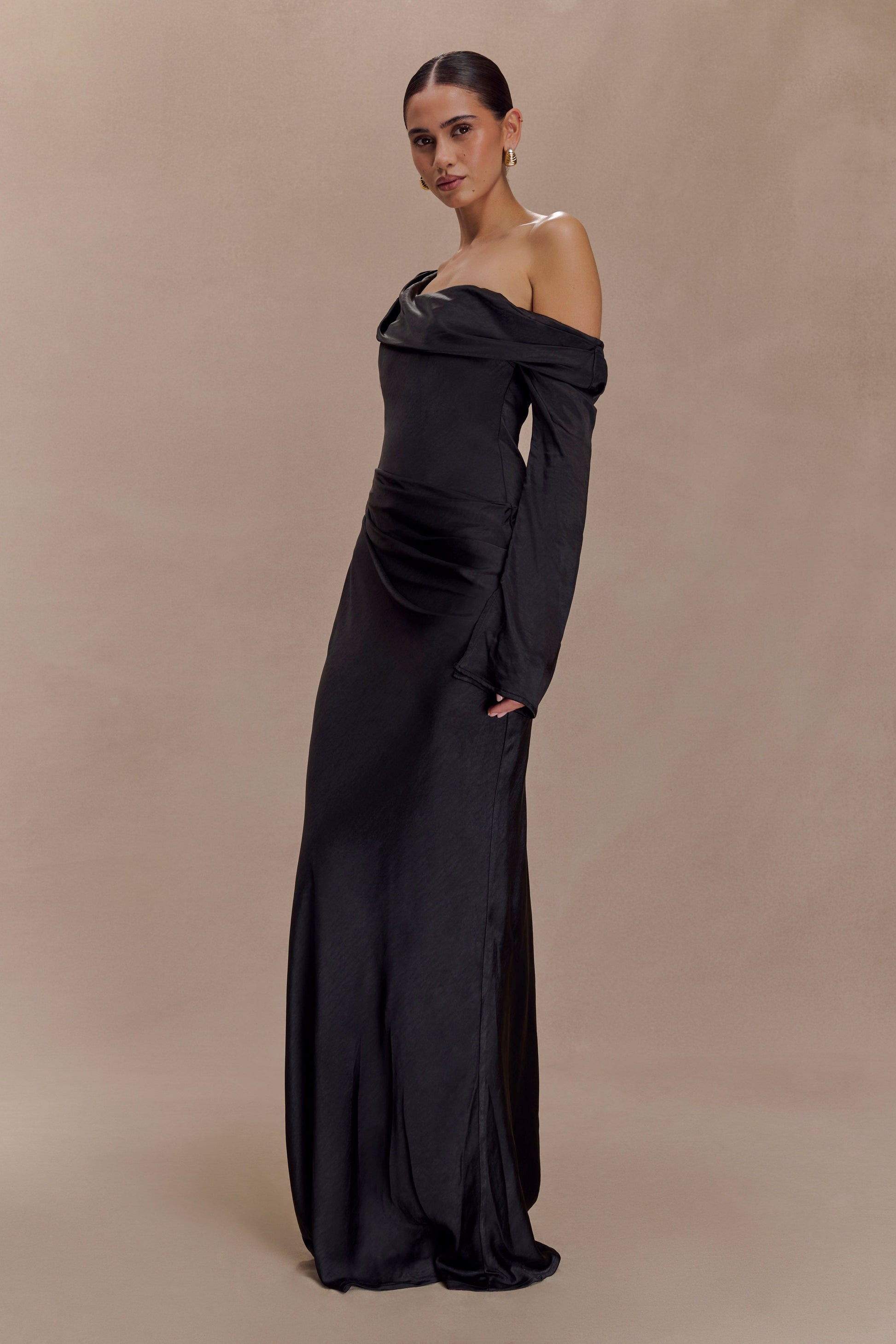 meshki maxi dress Monique Contrast / Black | The centre back zip closure ensures a secure fit Meshki Oria Chiffon Maxi Dress