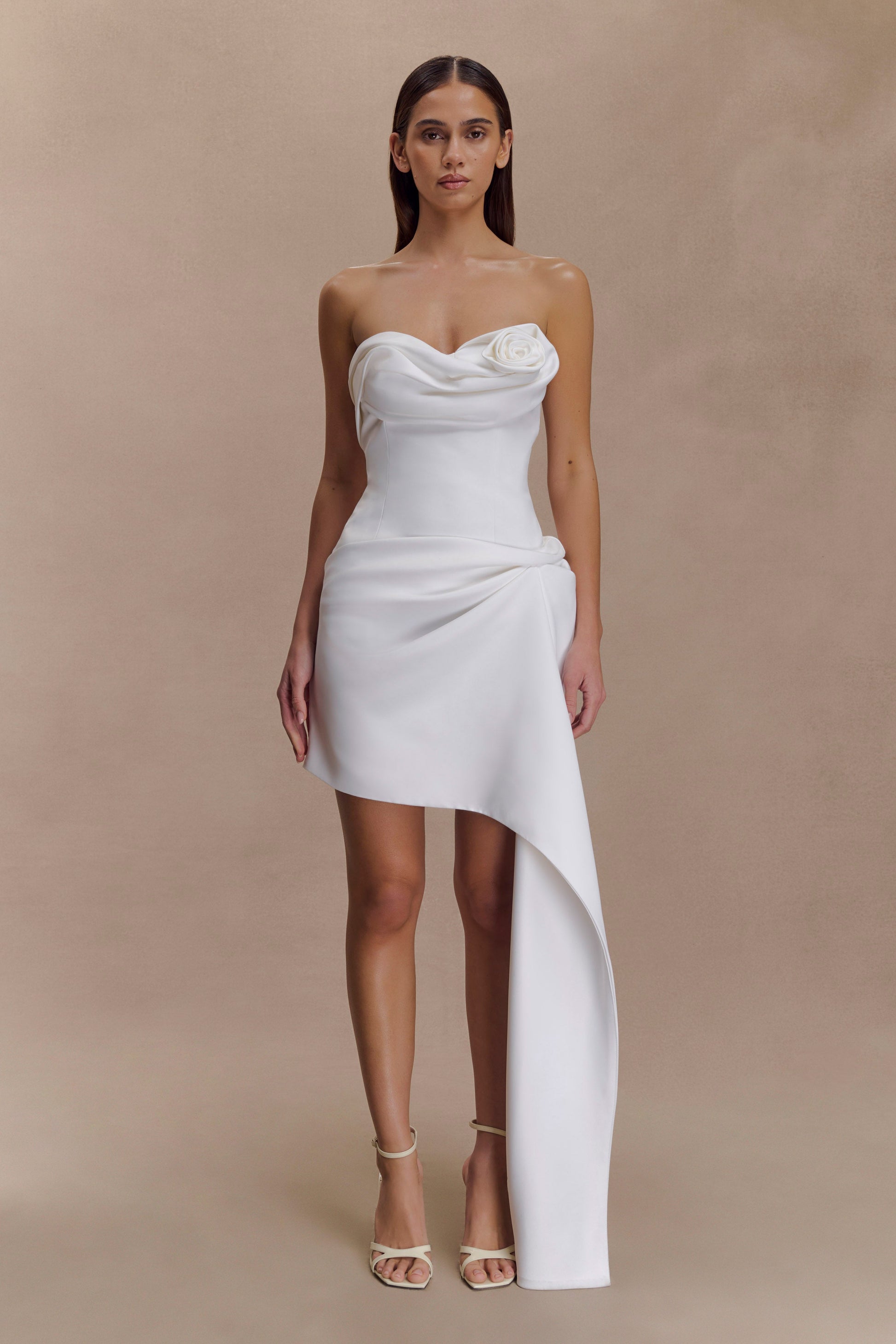 Evianna Strapless Gathered Mini Dress / White | MESHKI