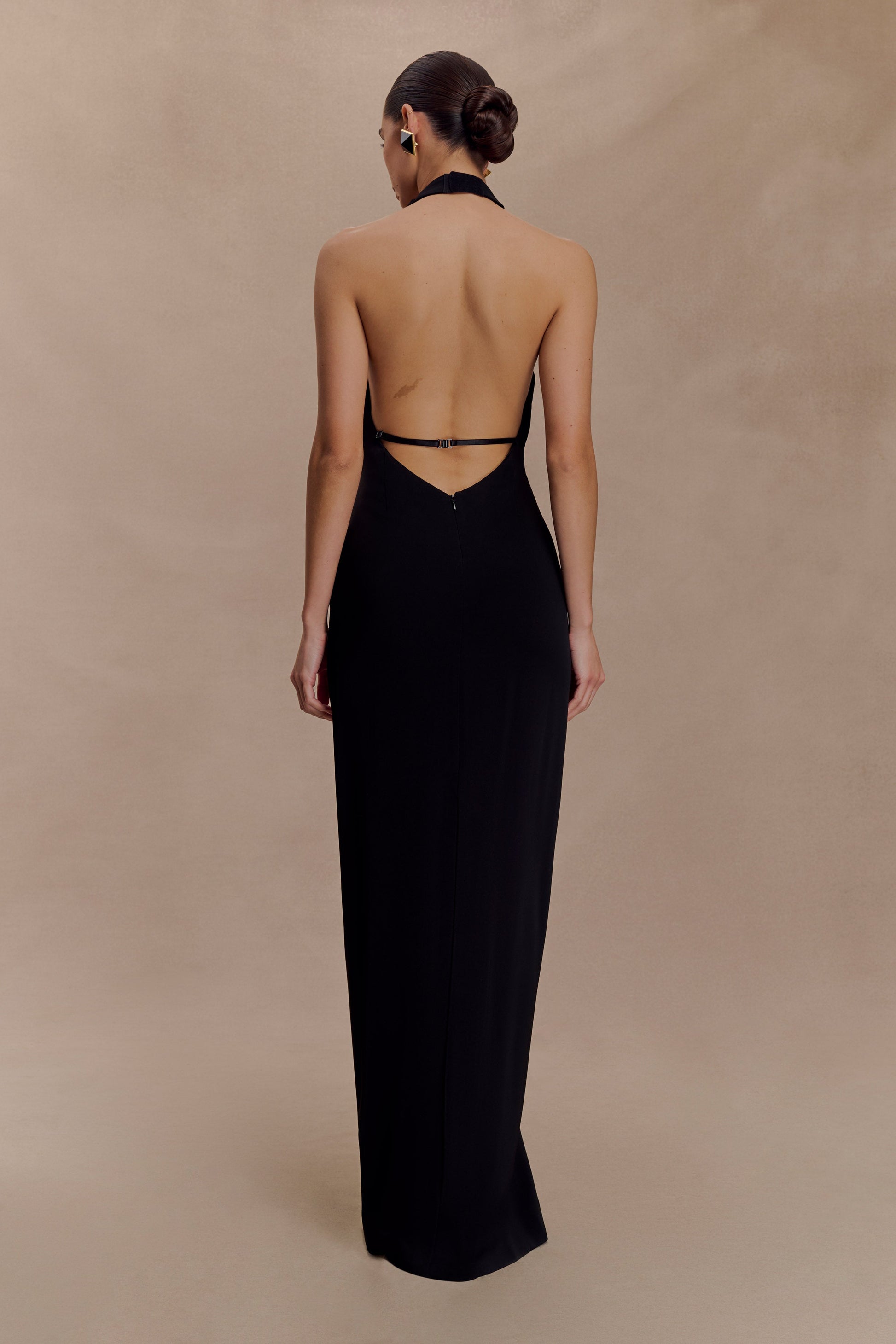 Vivianne Low Neck Maxi Dress / Black | MESHKI