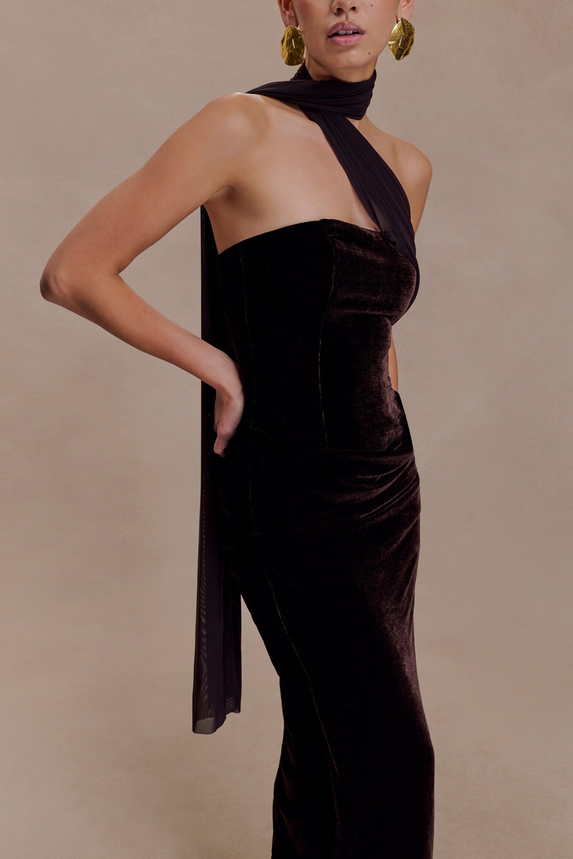 Mattea Velvet Midi Dress With Scarf / Chocolate | MESHKI