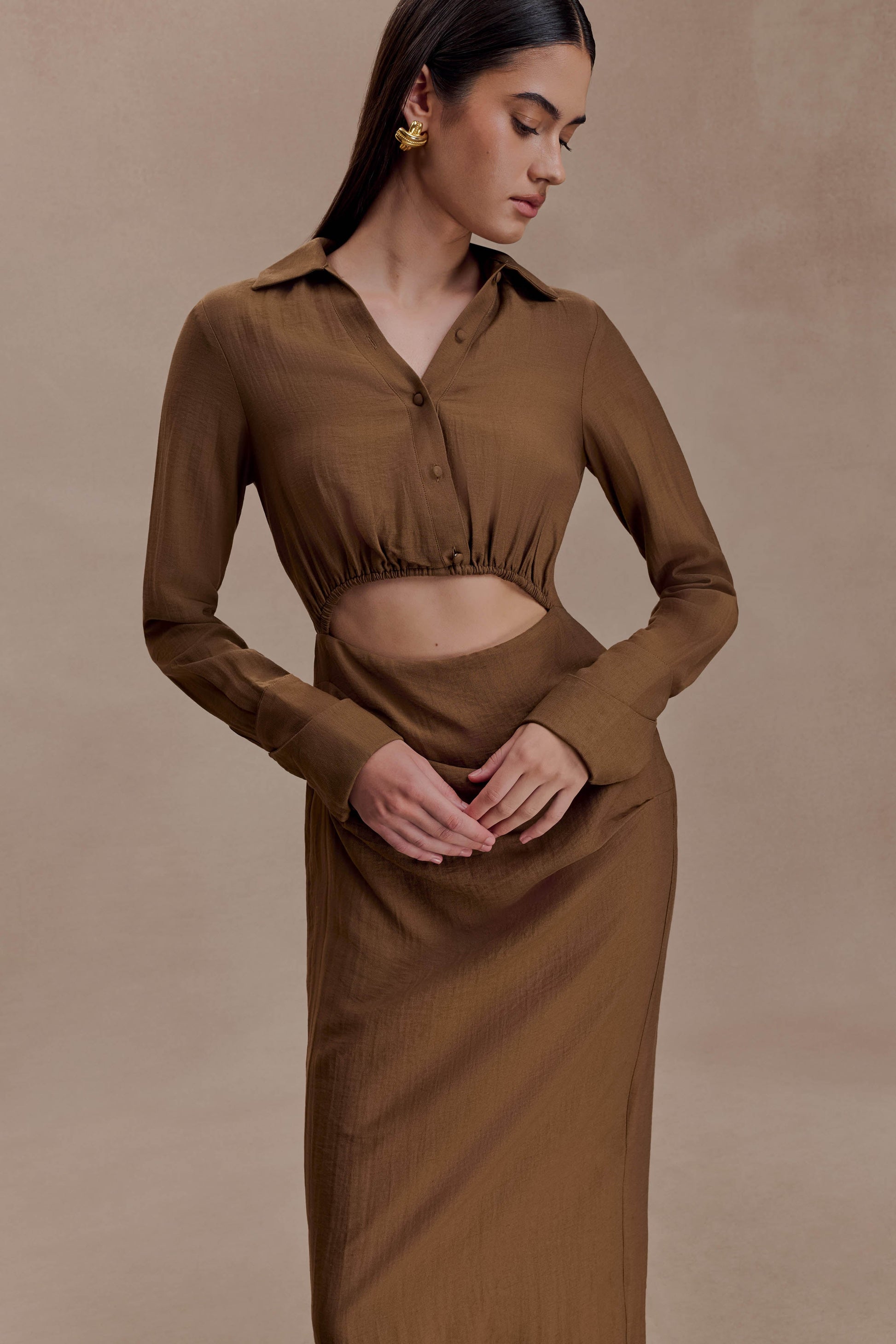 Cecilie Cut Out Shirt Midi Dress / Dark Chocolate | MESHKI