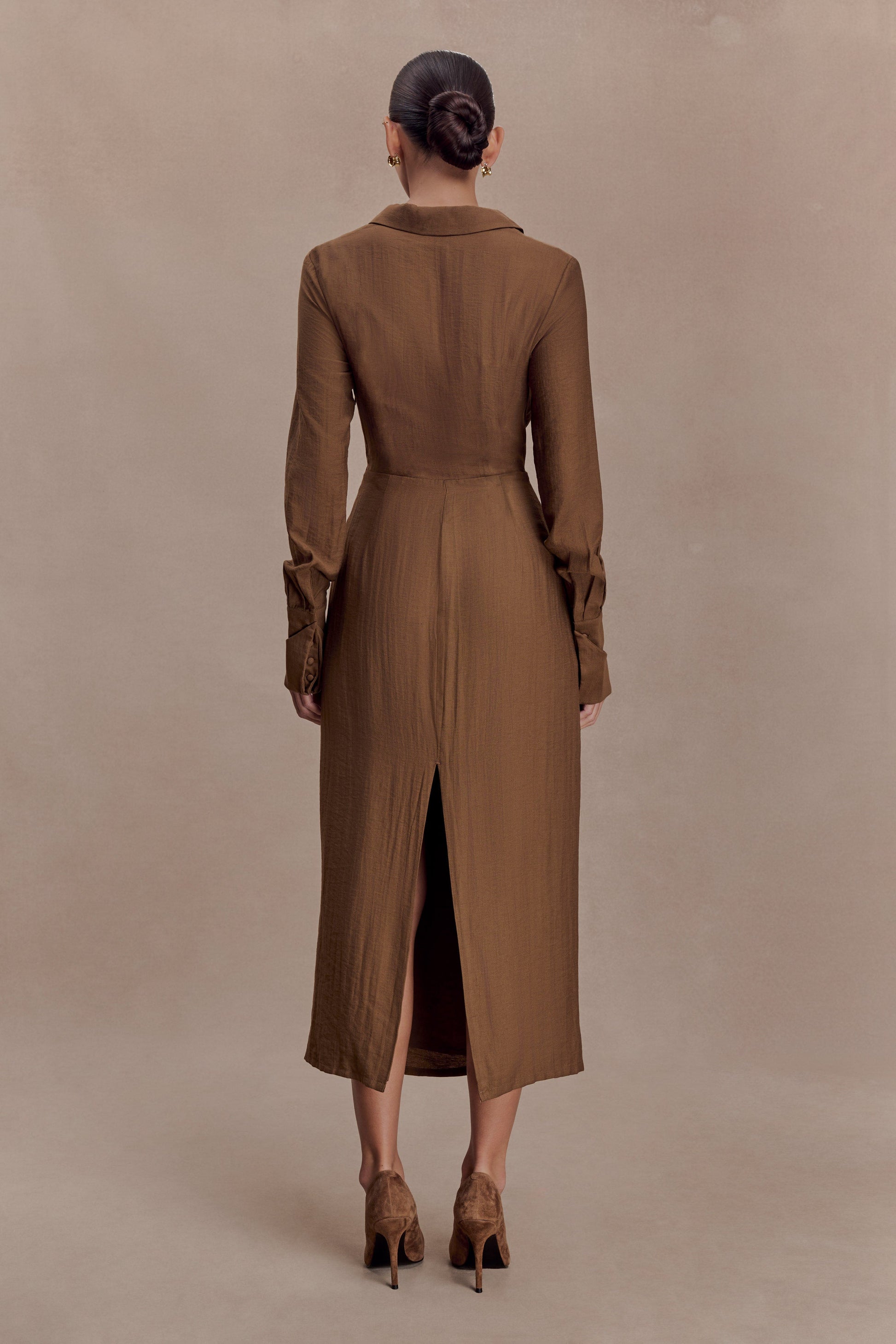 Cecilie Cut Out Shirt Midi Dress / Dark Chocolate | MESHKI