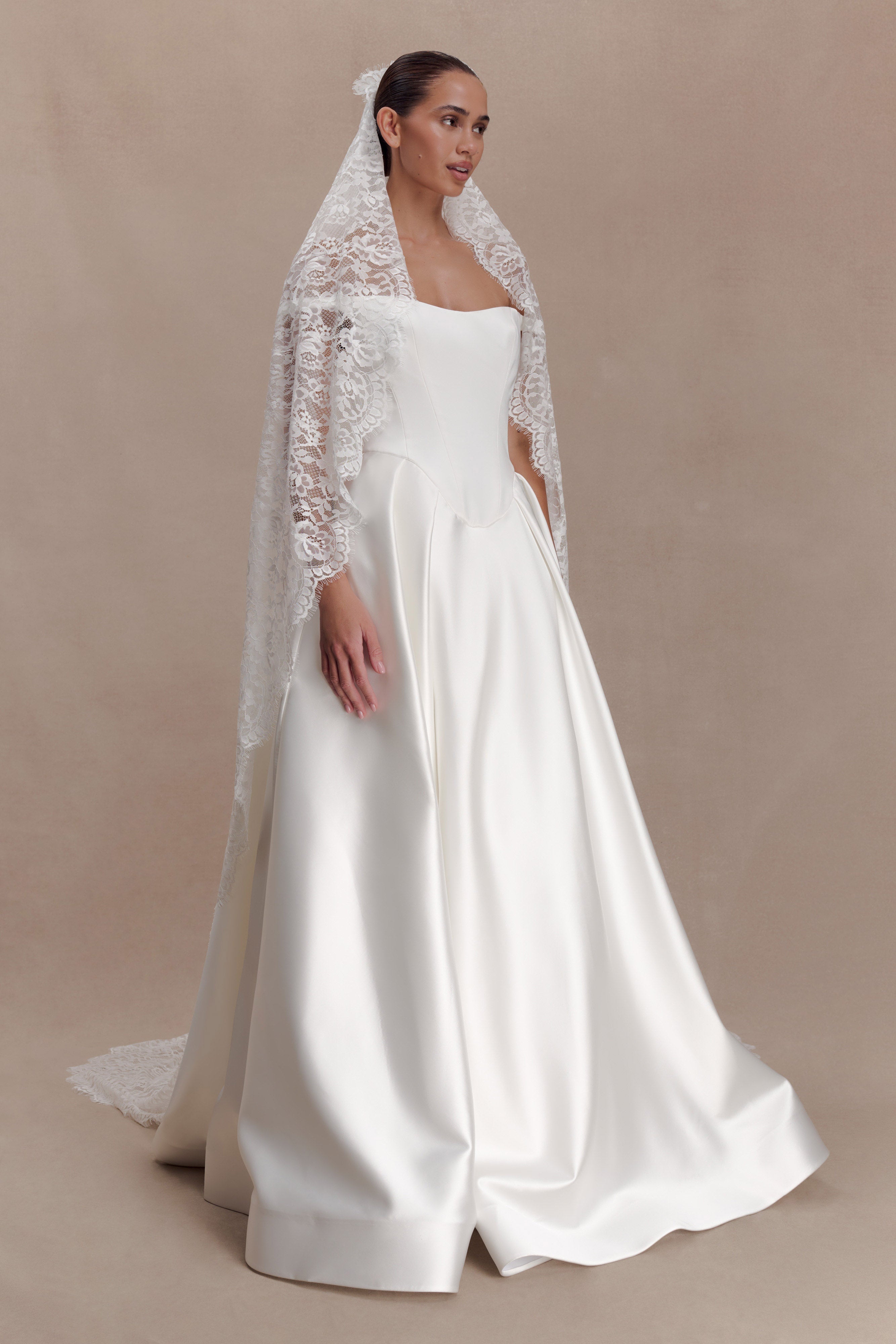 Cassia Lace Trim Veil - White | MESHKI US