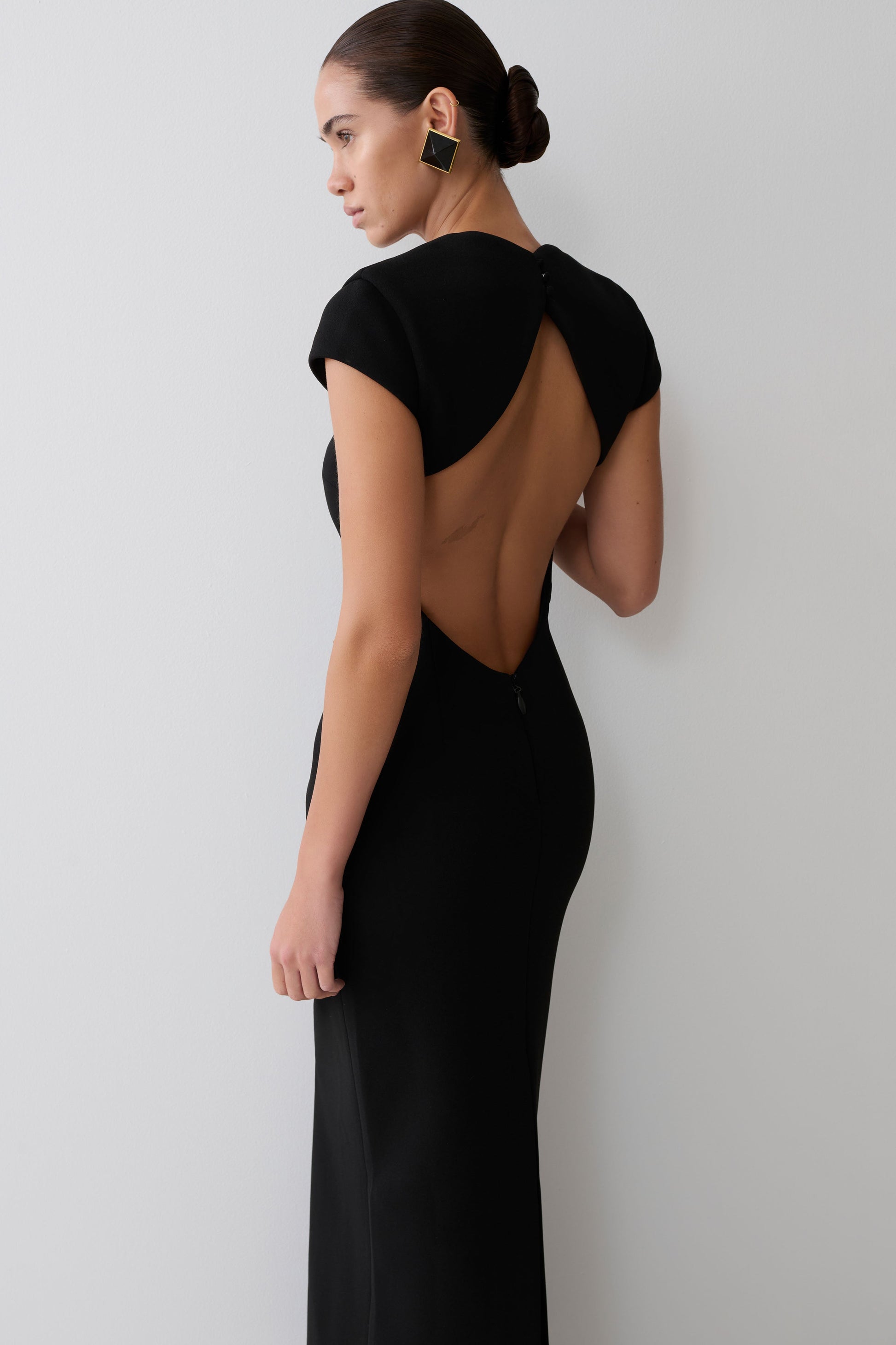 Briella V Neck Suiting Maxi Dress / Black | MESHKI