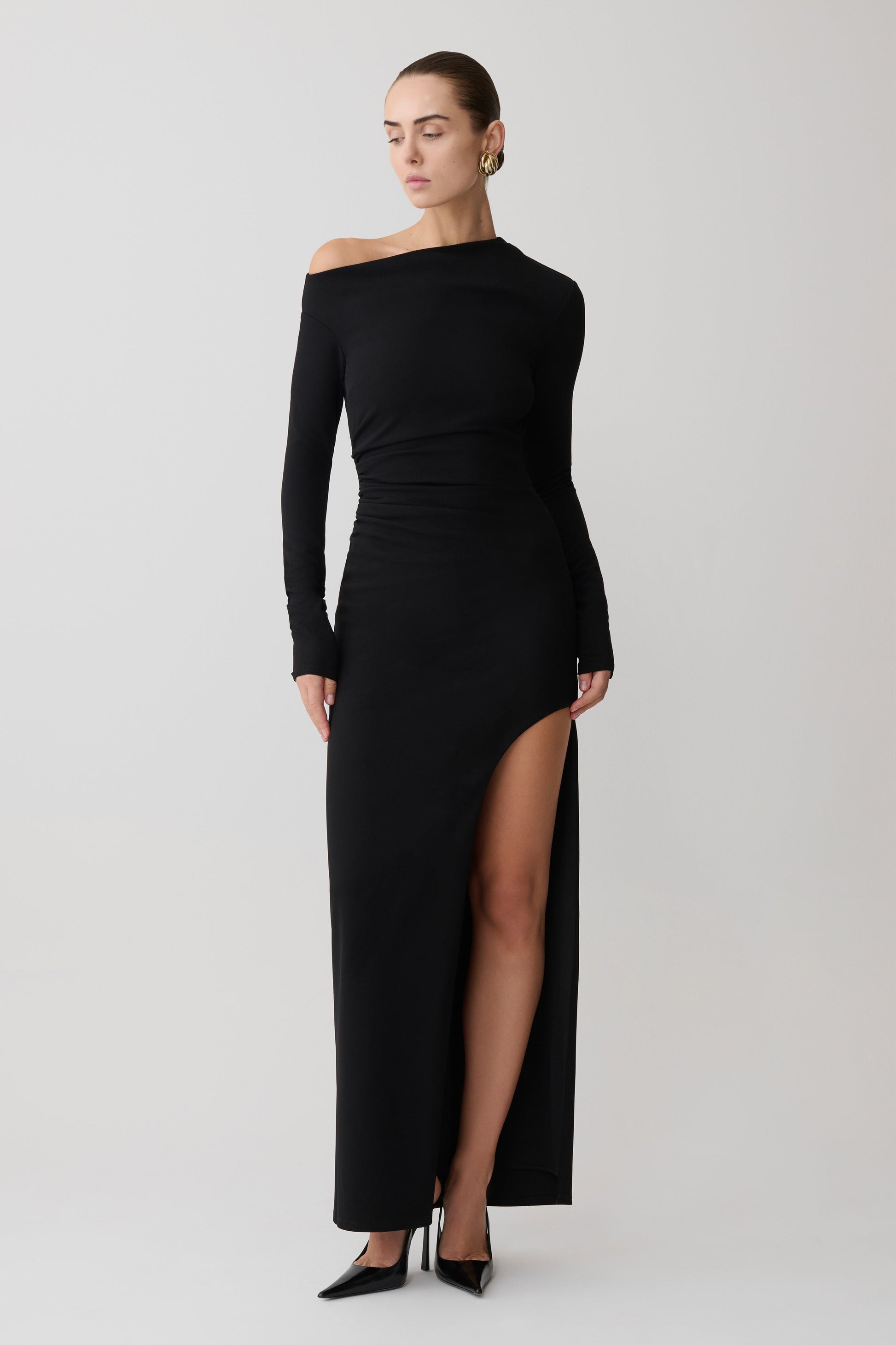 Thalyn Crepe Maxi Dress With Split / Black | MESHKI