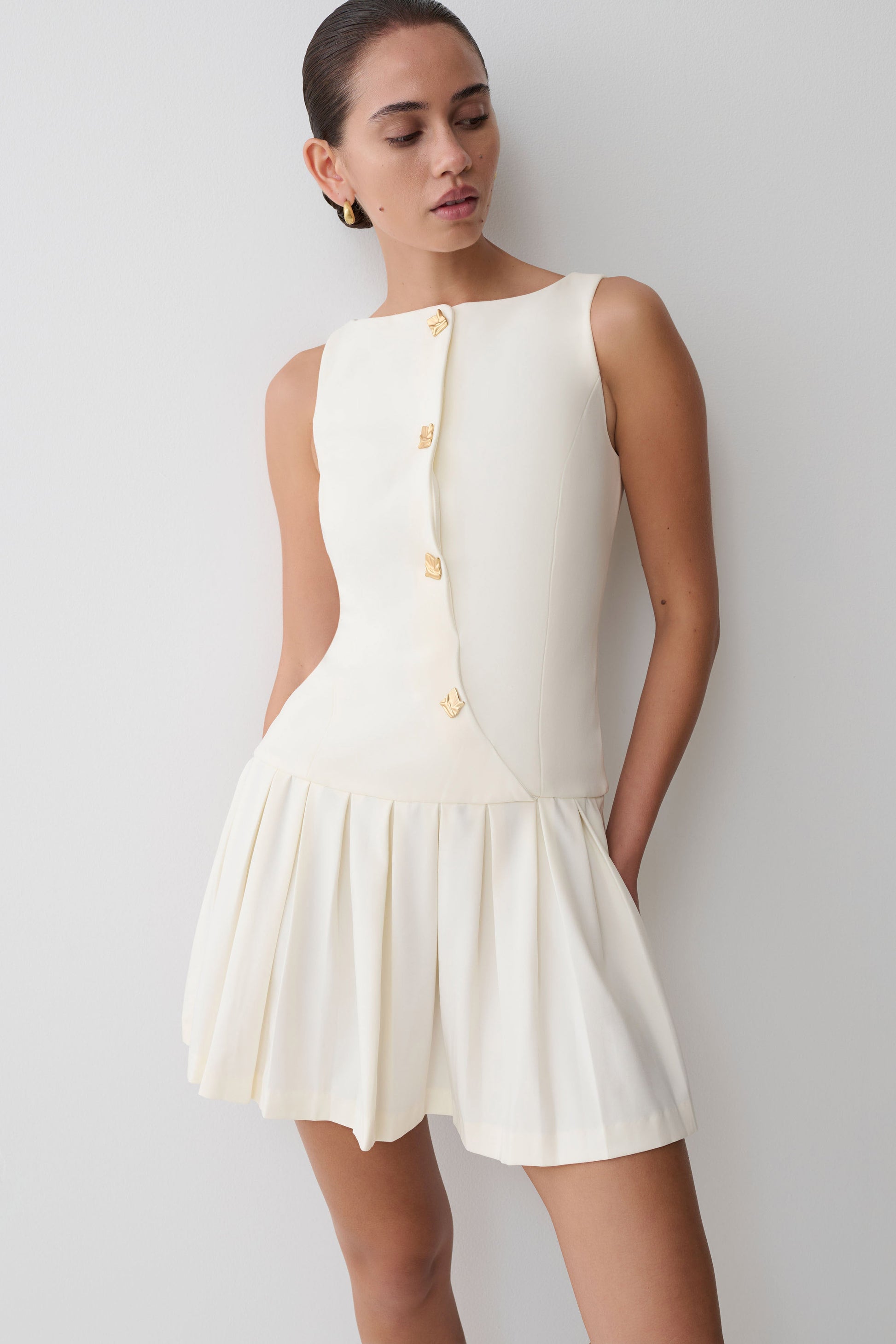 Mackenzie Sleeveless Pleated Mini Dress / Ivory | MESHKI