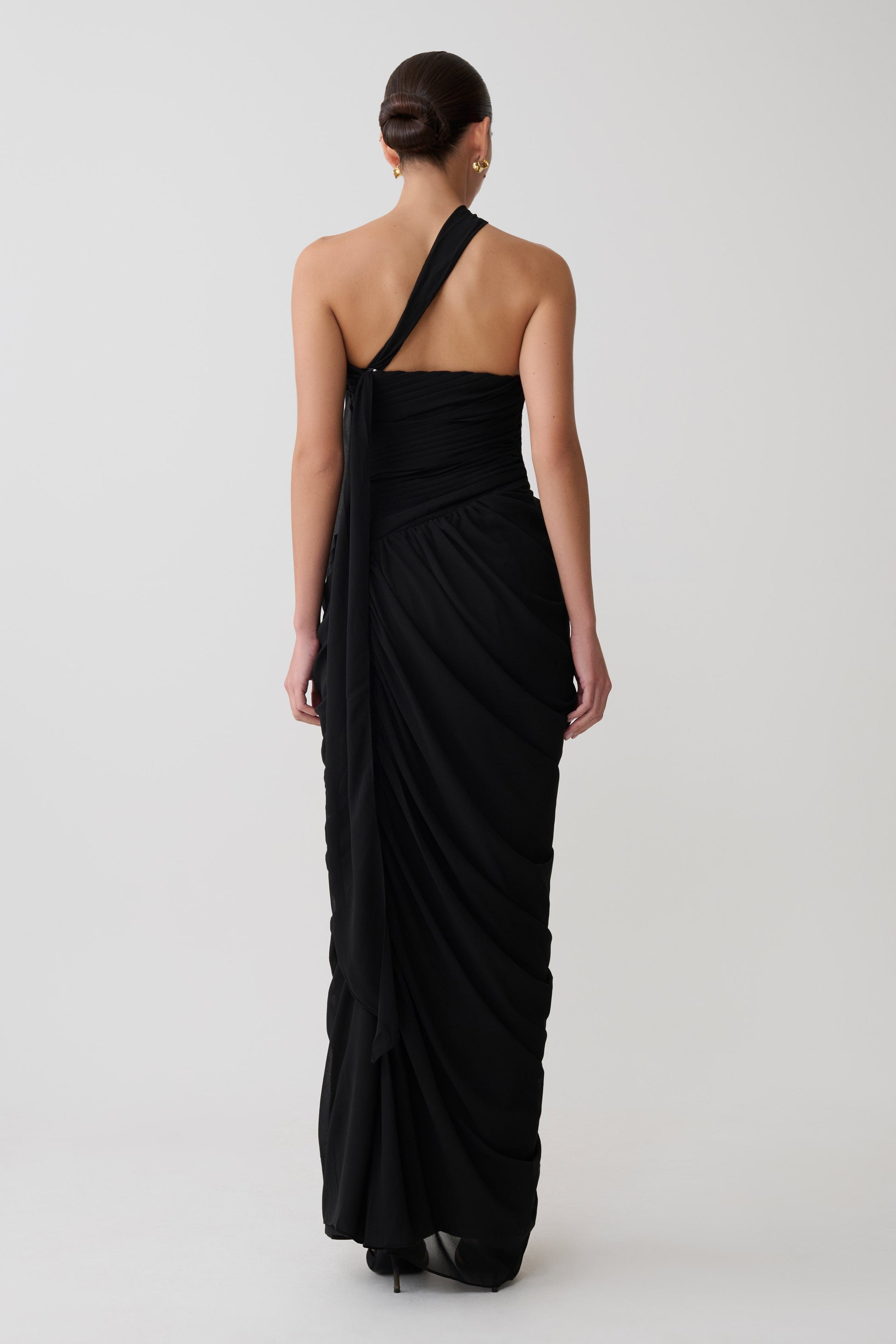 chiffon luxe maxi dress in black PrettyLittleThing Women's Chiffon V Neck Maxi Dress in Black
