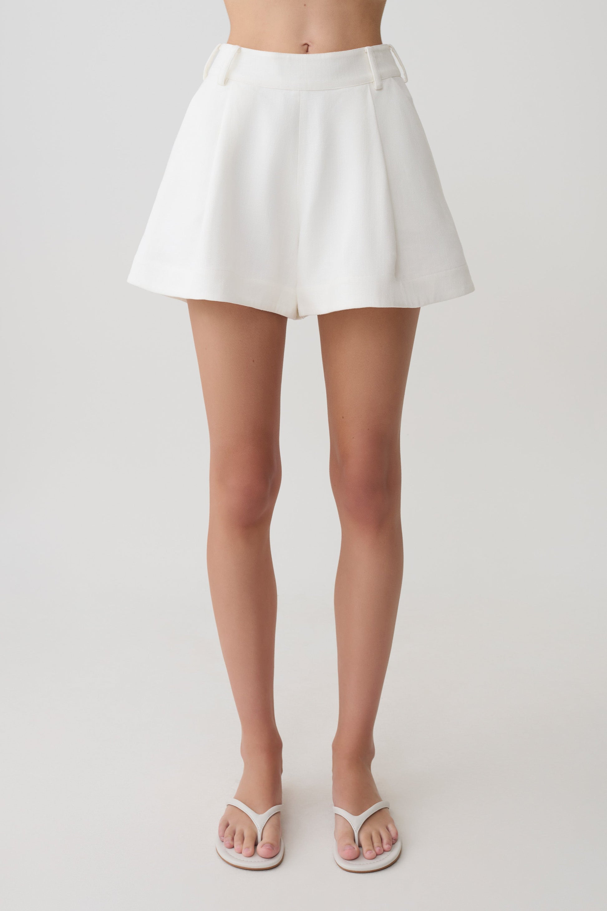 Piper Linen Flare Shorts / White | MESHKI