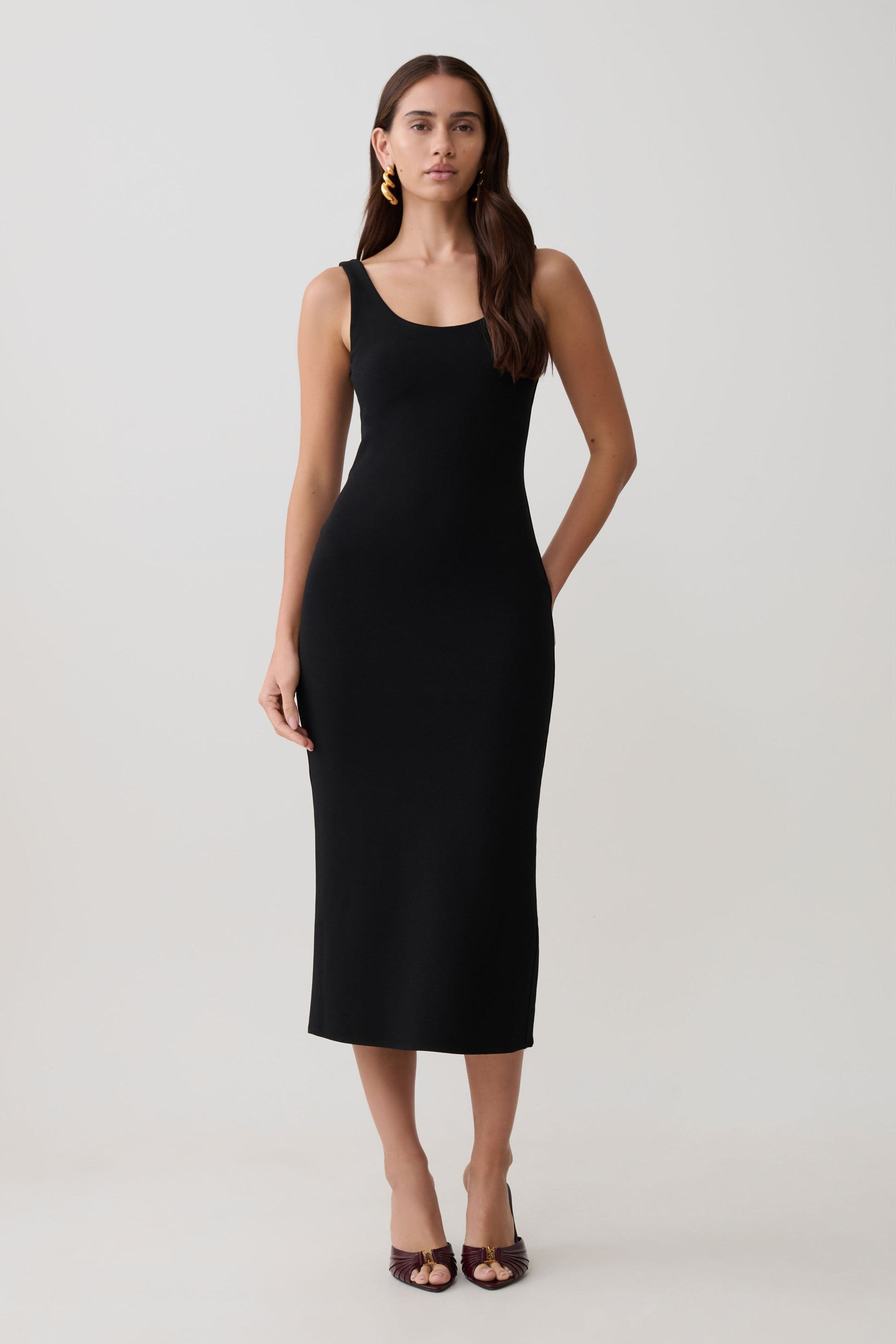 Allyra Scoop Stretch Crepe Midi Dress / Black | MESHKI