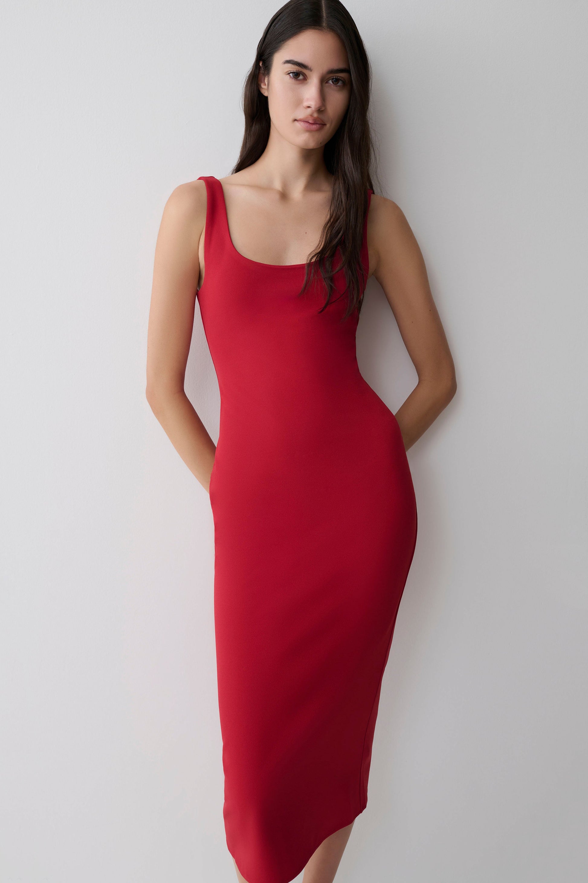Allyra Scoop Stretch Crepe Midi Dress / Red | MESHKI